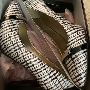 Size 11 Bandolino patent leather black and white pattern block heel shoes